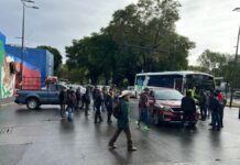 Pobladores de Coyomeapan bloquean vialidades en Puebla capital