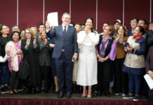 Marcelo Ebrard continuará en Morena; Sheinbaum celebra decisión