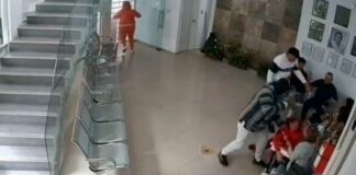 Agreden a adulta mayor para robarle 100 mil pesos en notaría de Libres adulta