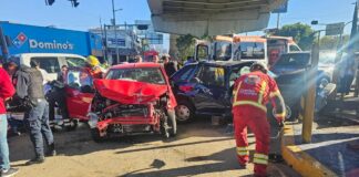 Al menos 10 heridos deja choque en Calzada Ignacio Zaragoza