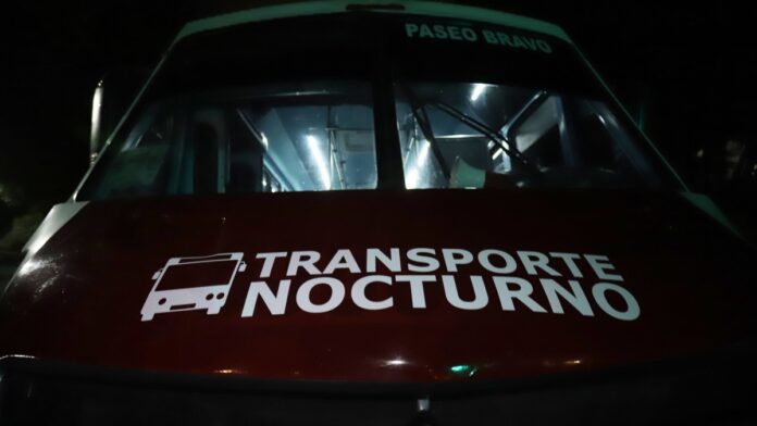 Unidad de transporte nocturno en Puebla