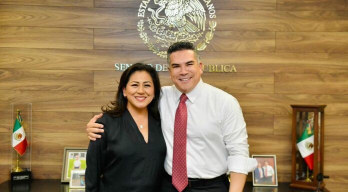 Nadia Navarro deja la bancada del PAN para sumarse al PRI en el Senado