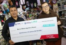 Entrega Eduardo Rivera el cheque 7 mil de los “Créditos Contigo” Eduardo Rivera entrega cheque 7 mil de Créditos Contigo