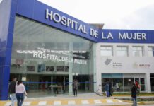 Sergio Salomón supervisa obras en Hospital de la Mujer Hospital