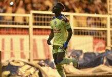 Sancionan a Julián Quiñones por celebración inapropiada ante León Julián Quiñones.