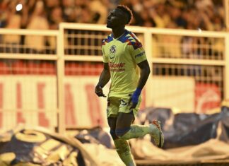 Sancionan a Julián Quiñones por celebración inapropiada ante León Julián Quiñones.