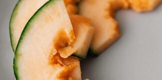 Suman 6 muertos en Canadá por comer melones mexicanos con salmonela Melones