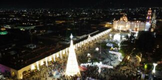 Inaugura Paola Angon iluminación navideña en San Pedro Cholula