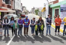 Paola Angon entregas obras viales en Barrio de Santiago Mixquitla