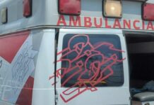 Choque entre camión y RUTA lesiona a dos personas en Santa María Camión
