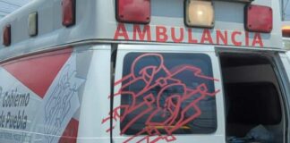 Choque entre camión y RUTA lesiona a dos personas en Santa María Camión