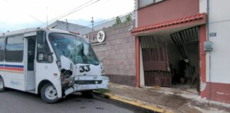 Choque en colonia Ladrillera de Benítez deja al menos cinco heridos