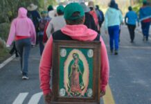 Atlixquenses brindan ayuda a peregrinos en su camino a la Basílica