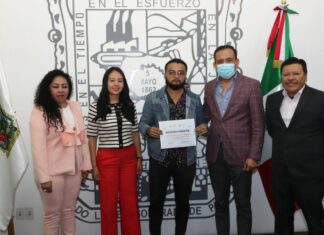 Entrega Voluntariado del Congreso reconocimientos a alumnos del Instituto de Artes Visuales