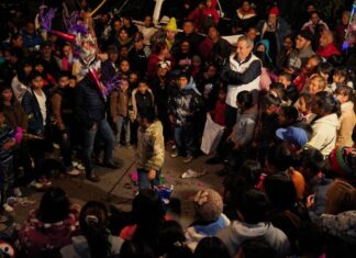 Pepe Chedraui visita a jóvenes de la colonia Minerales del Sur
