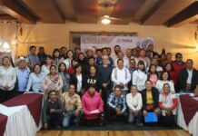 Impulsan a productores poblanos de mezcal, durazno y licores artesanales mezcal