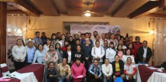 Impulsan a productores poblanos de mezcal, durazno y licores artesanales mezcal