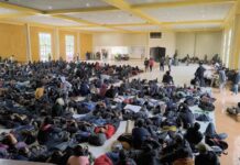 Hallan a 726 migrantes en una bodega en Tlaxcala