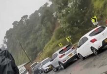 Suman 37 muertos tras derrumbe carretero en Colombia
