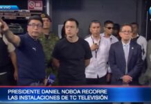 Presidente de Ecuador visita canal de televisión que sufrió asalto