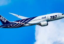 Hallan grieta en ventanilla de avión en pleno vuelo en Japón