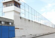 Vinculan a tres custodios por fuga de interno en penal de Tehuacán