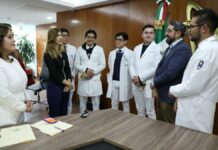 IMSS reconoce a médicos ‘chambelanes’ que bailaron vals con paciente