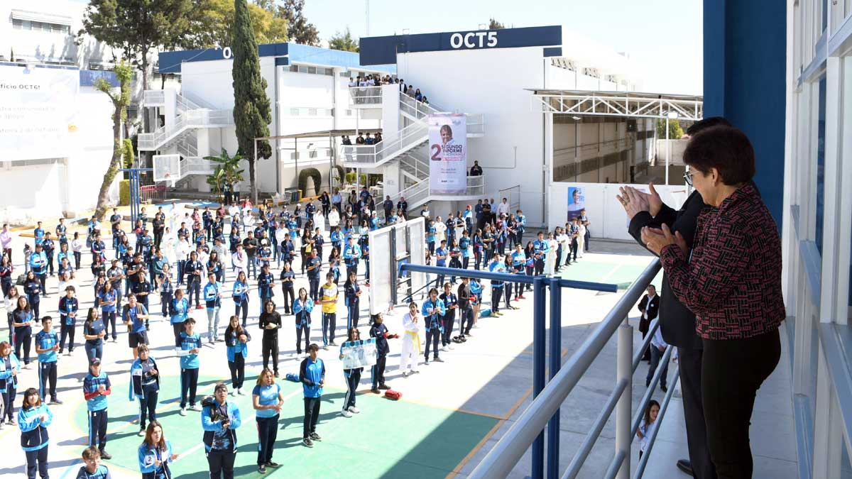 Rectora BUAP reconoce logros académicos y deportivos de la Prepa 2 de Octubre Rectora