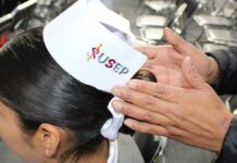SEP entrega cofias y distintivos a estudiantes de Universidad de la Salud Salud