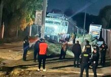 Tren embiste camioneta en La Libertad; conductor presenta lesiones Tren