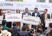 Sergio Salomón y Gaby Bonilla presiden entrega de claves escolares a casas de Asistencia claves