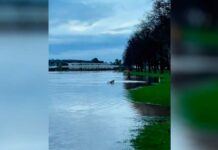 Evacúan casas y cancelan trenes por inundaciones en Inglaterra inundaciones