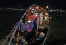 Rescatan a 11 migrantes en el Río Bravo