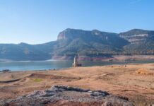 Limitarán consumo diario de agua por sequía en Cataluña, España