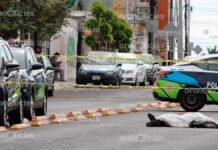 Ciclista muere tras ser atropellado por microbús; el chofer huyó Ciclista