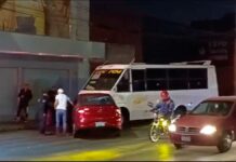 Conductor alcoholizado choca con la ruta 44 en Bulevar Fidel Velázquez Conductor