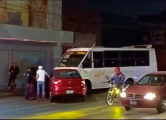 Conductor alcoholizado choca con la ruta 44 en Bulevar Fidel Velázquez Conductor