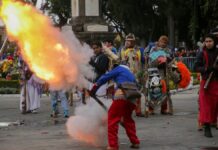 Muere danzante del carnaval de San Pedro Cholula al dispararse por accidente