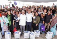 Mundo Tlatehui entrega apoyos alimentarios “De la Mano Contigo”