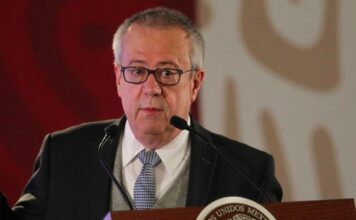 Fallece Carlos Urzúa, exsecretario de Hacienda de AMLO