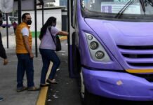 Chofer de microbús da enfrenón y deja ocho pasajeros heridos
