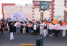 Se manifiestan trabajadores sindicalizados del IMSS en Puebla