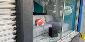 Atacan mueblería en colonia Prados Agua Azul