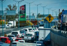 Colapsan carreteras en varios puntos del país por paro de transportistas