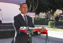 Mundo Tlatehui asiste a ceremonia de incineración de banderas