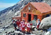Hallan sin vida a guía de alpinistas extraviados en el Pico de Orizaba