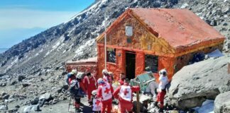 Hallan sin vida a guía de alpinistas extraviados en el Pico de Orizaba