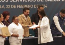 Zoe Robledo entrega basificaciones a personal del IMSS-Bienestar en Puebla