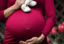 Mujer fingió cinco embarazos y 12 abortos para no trabajar