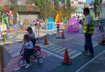 Estudiantes y padres de familia participan en actividad “Parque Vial Móvil” Estudiantes